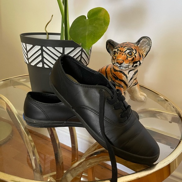 Keds Shoes - Vintage womens black leather keds